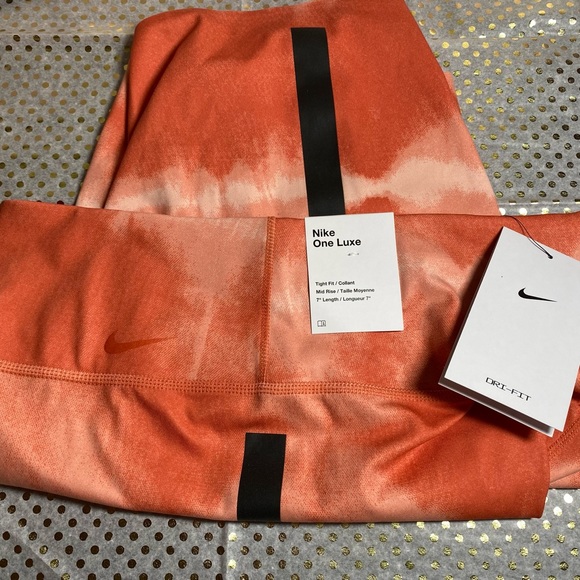 Nike One Luxe Women's 7" Mid-Rise Printed Training Shorts Madder Root/Black NWT - Picture 5 of 11